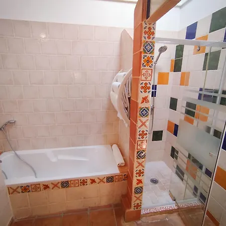 Le Mas De Gleyzes - Maison & Table D'Hotes Avec Piscine Отель типа 