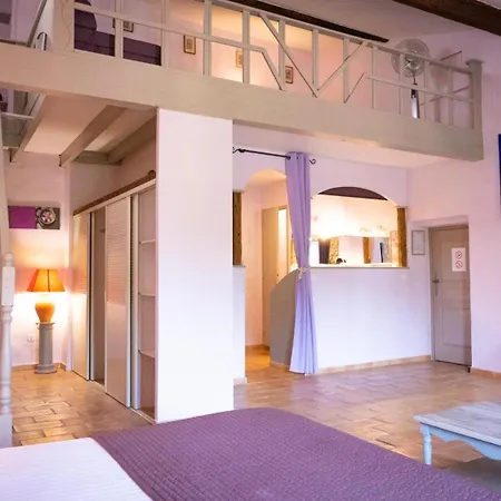 Bed & Breakfast De Gleyzes - Charme Authentique & Detente Avec Piscine 3*