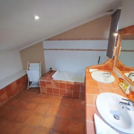 Le Mas De Gleyzes - Maison & Table D'Hotes Avec Piscine