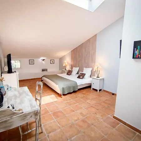 De Gleyzes De Charme Bed & Breakfast Ledenon