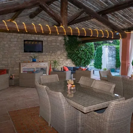 Le Mas De Gleyzes - Maison & Table D'Hotes Avec Piscine