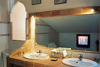Le Mas De Gleyzes - Maison & Table D'Hotes Avec Piscine 3*