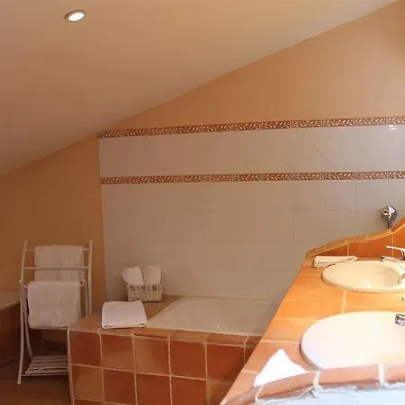 Le Mas De Gleyzes - Maison & Table D'Hotes Avec Piscine
