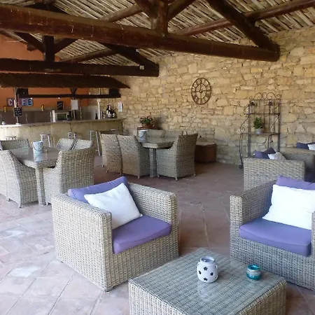 Bed & Breakfast De Gleyzes De Charme Ledenon
