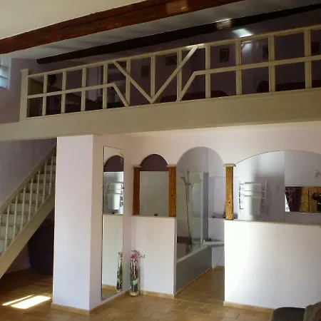 De Gleyzes De Charme Bed & Breakfast 4*