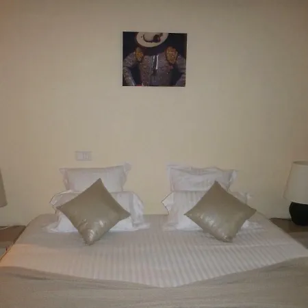 De Gleyzes De Charme Bed & Breakfast Ledenon