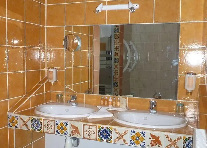 De Gleyzes - Charme Authentique & Detente Avec Piscine ベッド・アンド・ブレックファスト Lédenon